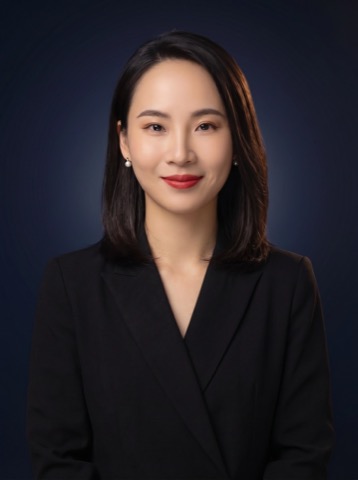 Lena 罗，集团官网公开团队照片